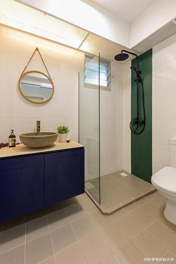 『』还能这样隐藏管道！穿孔板做卫生间局部吊顶，比传统设计效果好