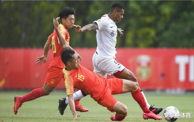 上海上港：上港3球分惨败国足，唯有一人可昂首离开，他成上港唯一遮羞布！