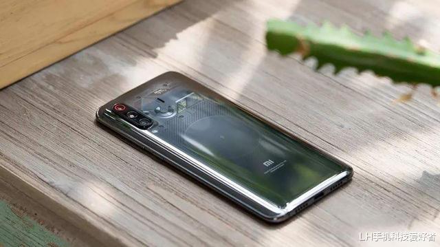 「小米科技」雷军宣布,小米多款手机斩获大奖,网友一句话让米粉瞬间安静