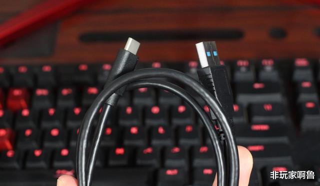 |麦沃K35274D四盘位阵列盒评测：解决视频剪辑人的存储麻烦？