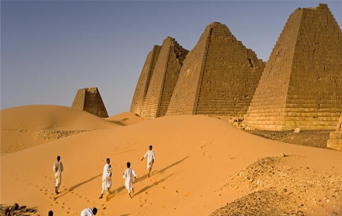 「金字塔」金字塔是外星人建造?科学家发现金字塔手稿,真相大白了!