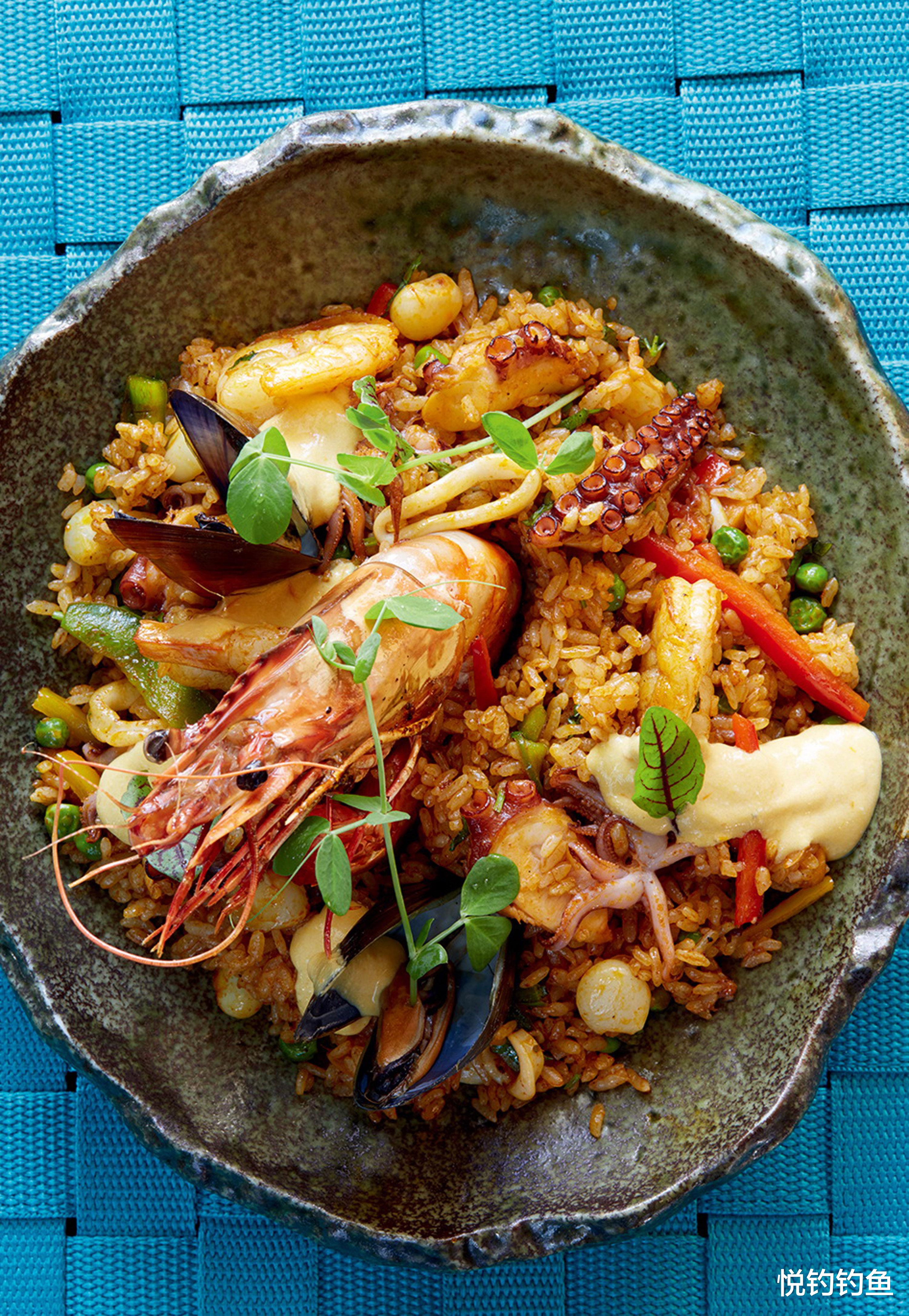 秘鲁|秘鲁渔场的鱼是真的多，全员出动钓上来四五百斤……