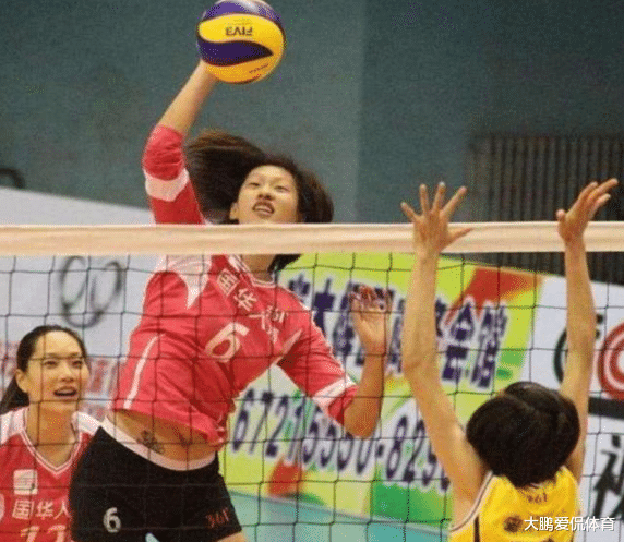 [女排]女排时尚达人！气质不输惠若琪，退役后开时装店，走时装秀 ?