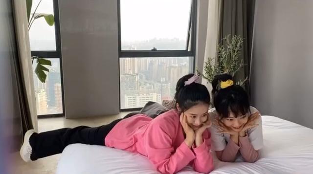 「欧阳奋强」欧阳奋强24岁女儿罕曝近照！巴掌脸大眼高颜值，与妈妈长相如复刻