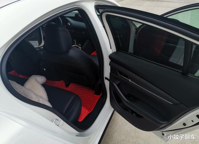 别克君威：提马自达昂克赛拉1.5L顶配版，油耗7L出头、隔音一般，这价格咋样