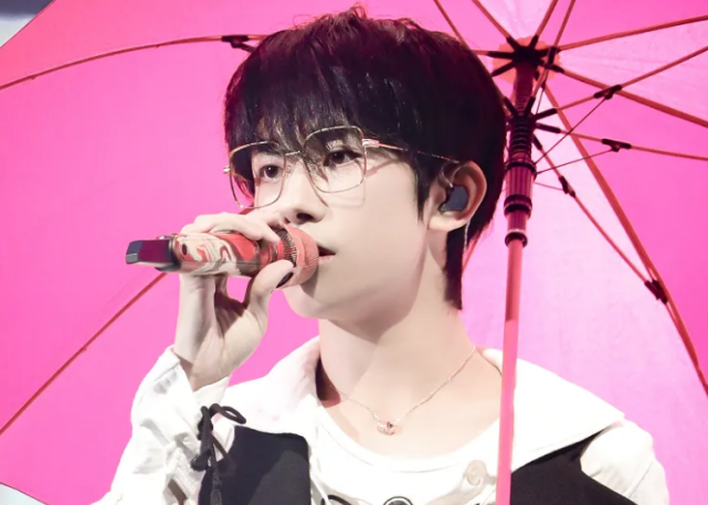 『数学』易烊千玺高考严重“偏科”数学100分,得知英语:老师都没招了