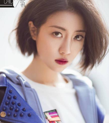 杨幂|杨幂又签三字女艺人“打脸”李溪芮,看清正脸照:想不火都难!