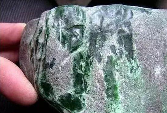 翡翠|因为被雷击打过多而得名的翡翠场口你知道吗？