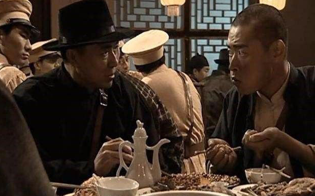 亮剑▲《亮剑》魏和尚吃肉的时候,老版表现真实,新版让人看着反胃!