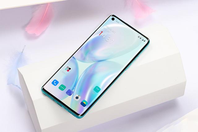 一加科技：一加手机系统惹争议：缺少定制化内容和服务，该说简洁还是简陋？