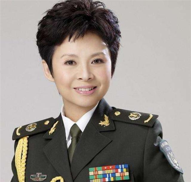 春晚|曾荣登春晚13次，当红时遭封杀，“消失”18年的董文华如今怎样了