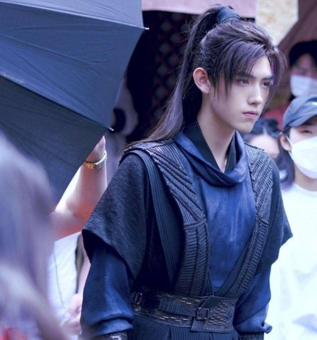 [朱雨辰]《皓衣行》中楚晚宁造型曝光，罗云熙太仙了，蒙面纱是哪段剧情？