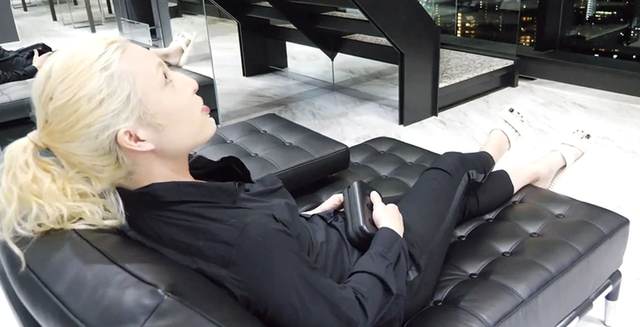 酒吧|日本第一牛郎晒新豪宅,躺客厅看东京夜景,露天发光浴缸超奢华