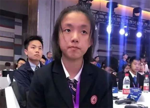 『央视』她出身名门，却不走“后门”，15岁解出世界难题，成最年轻科学家