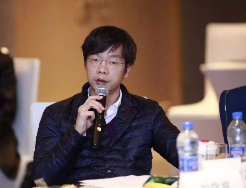 刘强东▲京东001号员工,16岁起跟随刘强东,网友:这就是东哥给的待遇?