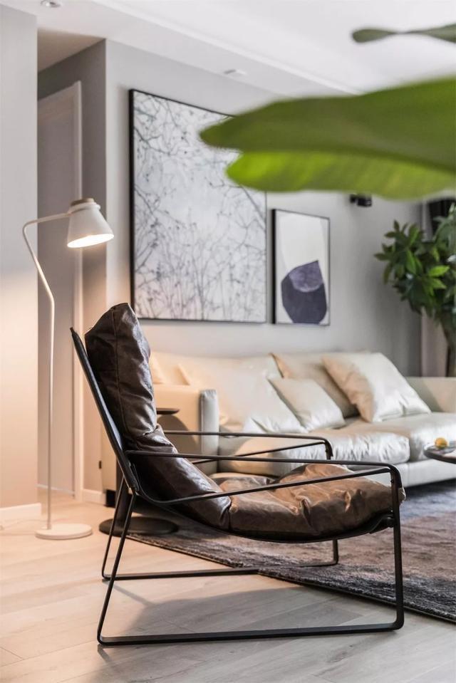 |136㎡四室两厅两卫灰色为主色调打造,配合黑白色作辅色