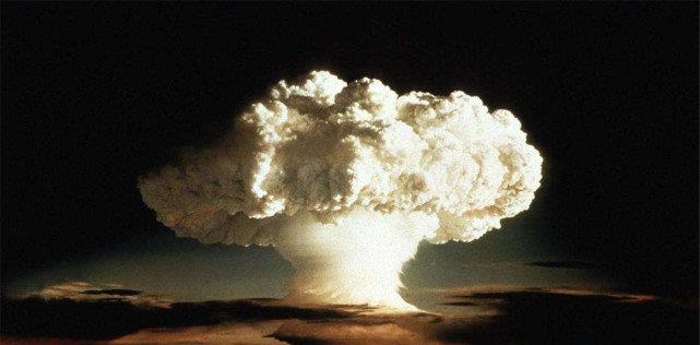 『东风-41弹道导弹』我国实力有多强？一枚导弹堪比23枚核弹，没有哪个国家能侥幸生存