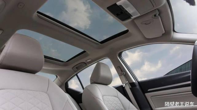 日产天籁|被忽视的日系“省油王”，长4.9米配移动大沙发，从近18万降至14万多