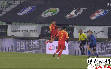 中超：刚刚，中超热身赛再现1姜至鹏式犯规：外援被爆头当场气坏！