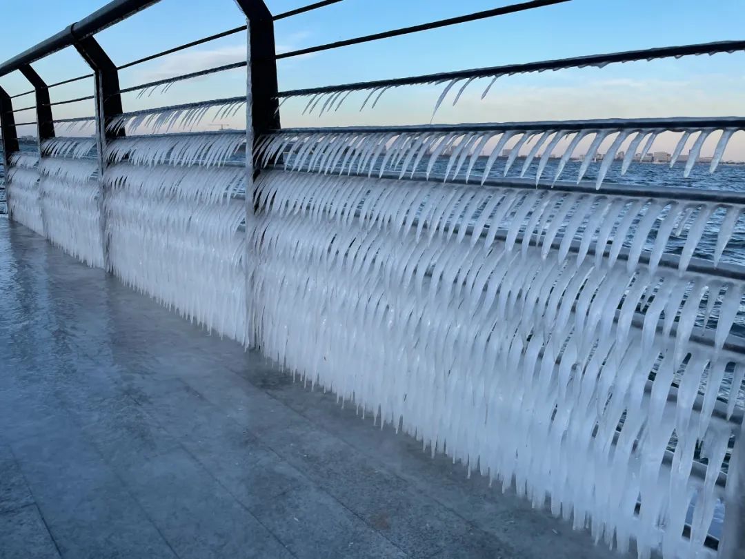 浦东发布 今晨最低温破纪录！“泼水成冰”不再是北方限定，暴力寒潮2.0厉害了