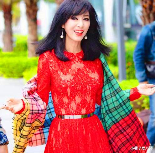 被成龙狂追8年遭抛弃,一气之下拍了艳片,并发誓