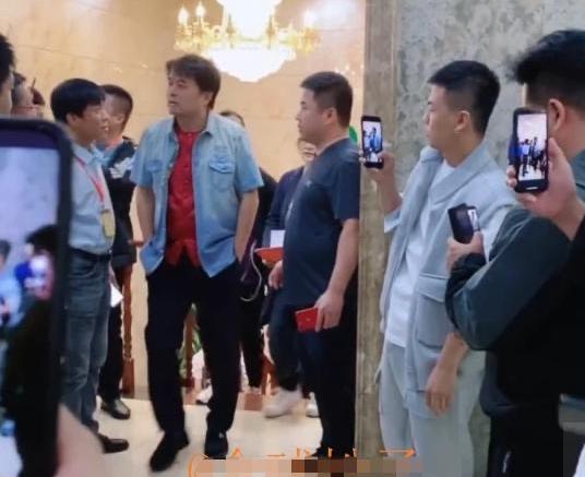 张国荣|61岁毕福剑商演捞金，现场和美女起争执：你懂做人的规矩吗？