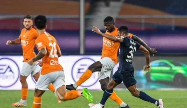 山东鲁能|涉及卓尔鲁能!专家评争议:纳霍尔进球无效正确!段刘愚进球有效