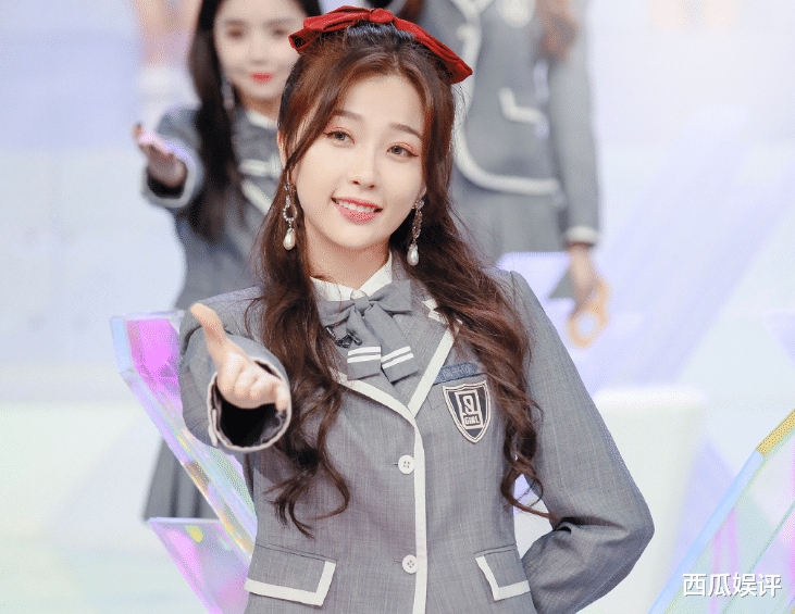 「虞书欣」虞书欣早年参加少儿节目，现场无修照片流出，有没有整过一目了然