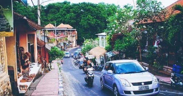 巴厘岛|巴厘岛彻底黄了？以前嫌中国游客摁榴莲、丢垃圾，如今眼巴巴等客