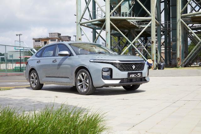 长安逸动|经济紧张也要买新车,年轻人不妨考虑这四台,物美价廉才八九万