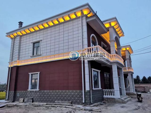 「」兄弟俩回村建二层双拼别墅，忍不住晒出建成实拍照，这房子绝了！