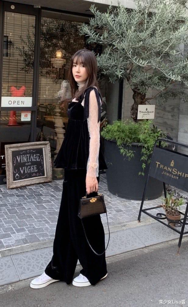 『陈赫』陈赫老婆终于“翻车”了，拿女儿裙子当上衣穿，却暴露产后的无奈