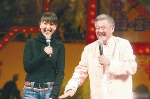 闫学晶|她是春晚常客,不顾反对嫁二婚富豪当后妈,今45岁坚持生二胎