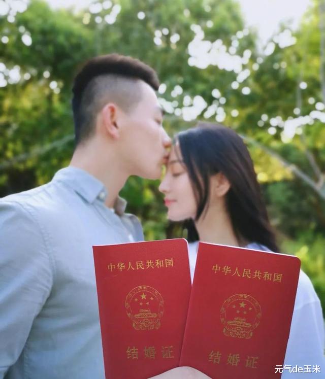 张馨予|张馨予被婆家嫌弃学历低，最终还是靠性格和行动，征服了军人世家