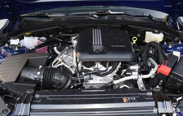 「亚洲龙」亚洲龙都没它憋屈，6.9秒破百比A4L帅气，丐版配隔音玻璃却难上量