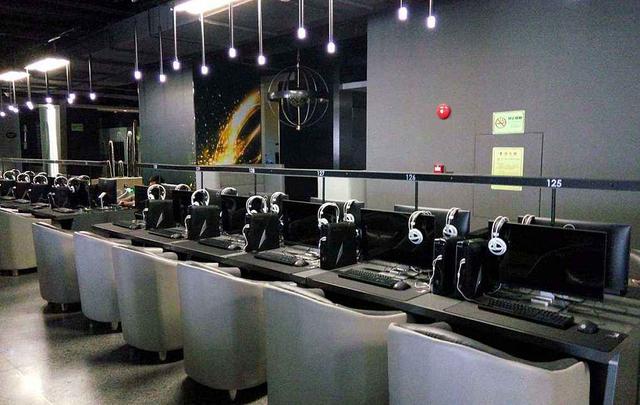 清华大学@高考钉子户,4次高考1次北大2次清华,如今的生活让人“伤仲永”