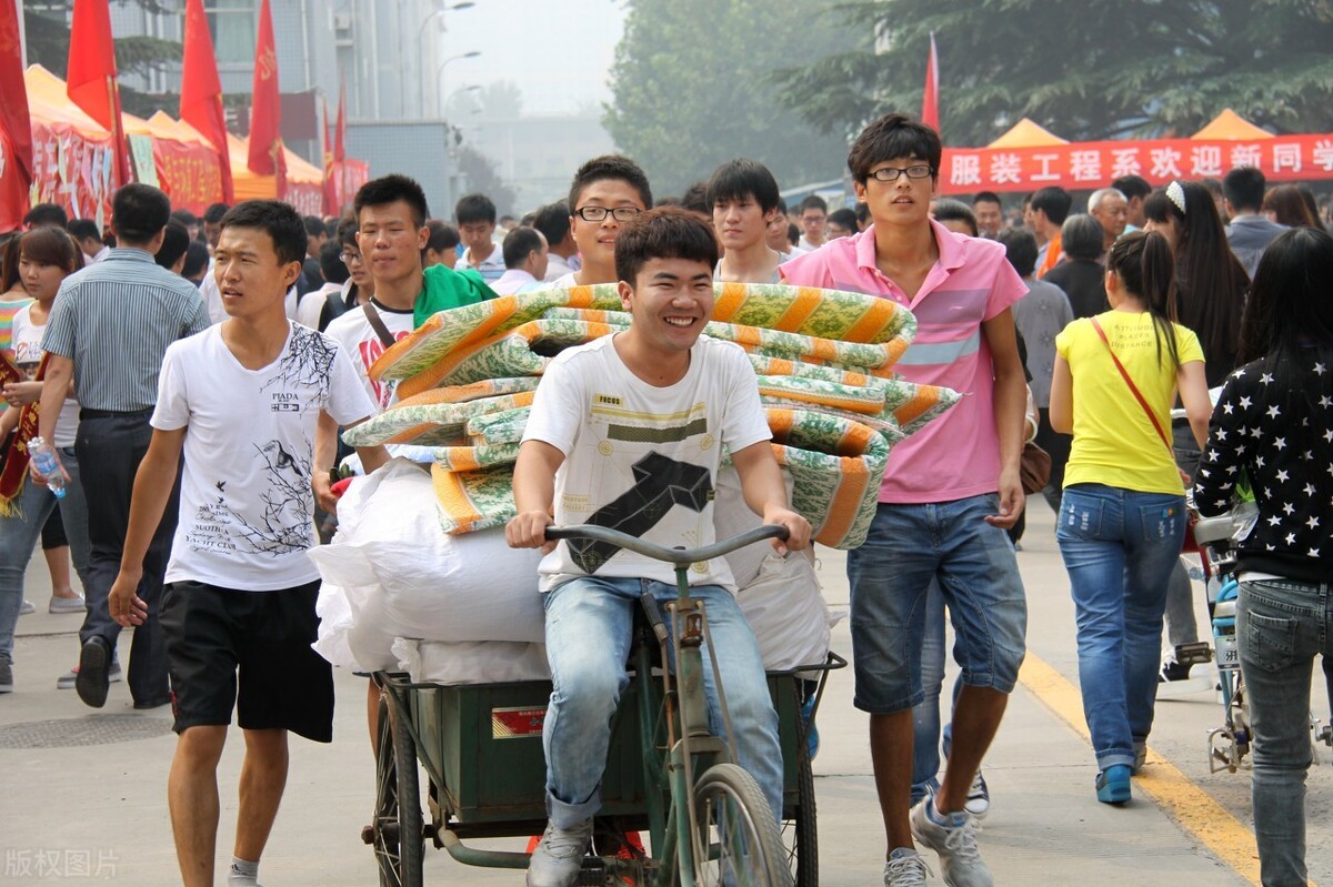 |大学新生，开学是否带被褥，不要被这些“想法”跑偏，父母需注意