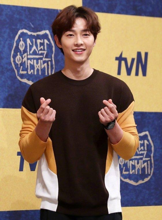 宋仲基|宋仲基现身发布会,瘦身成功脸却变油腻,离婚一年多还不在状态?