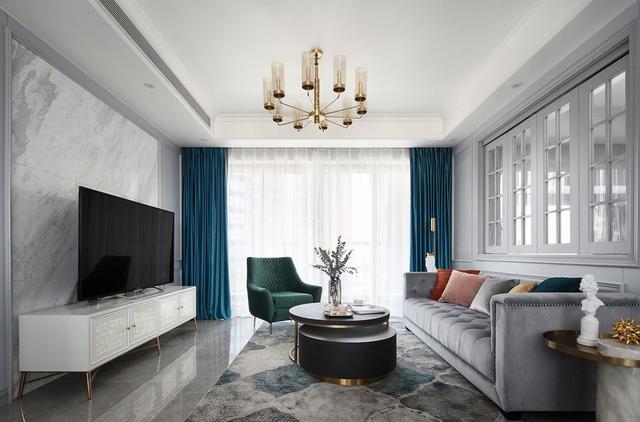 「」客厅沙发后面开个窗，反而变得通透又高级，轻奢风装修太漂亮了