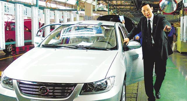 父亲曾年赚2000万，他买一辆豪车就花半个亿，父亲公司现亏损15亿