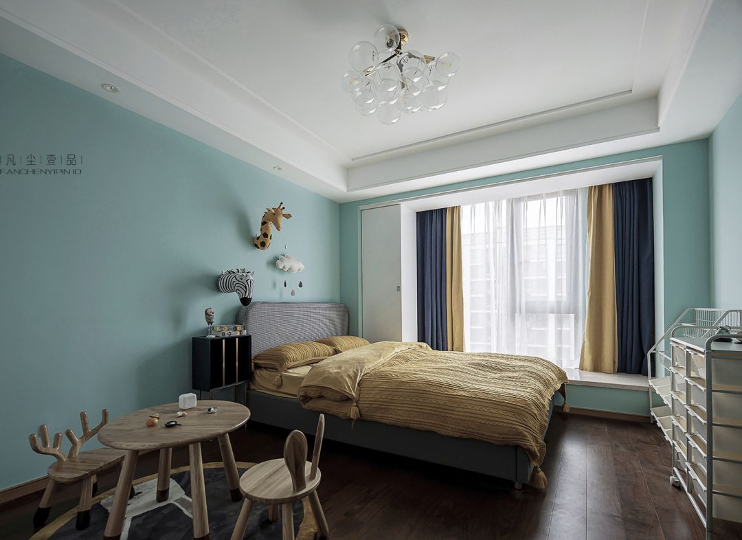 ：135㎡现代轻奢风格新房装修，背景墙配色超赞！