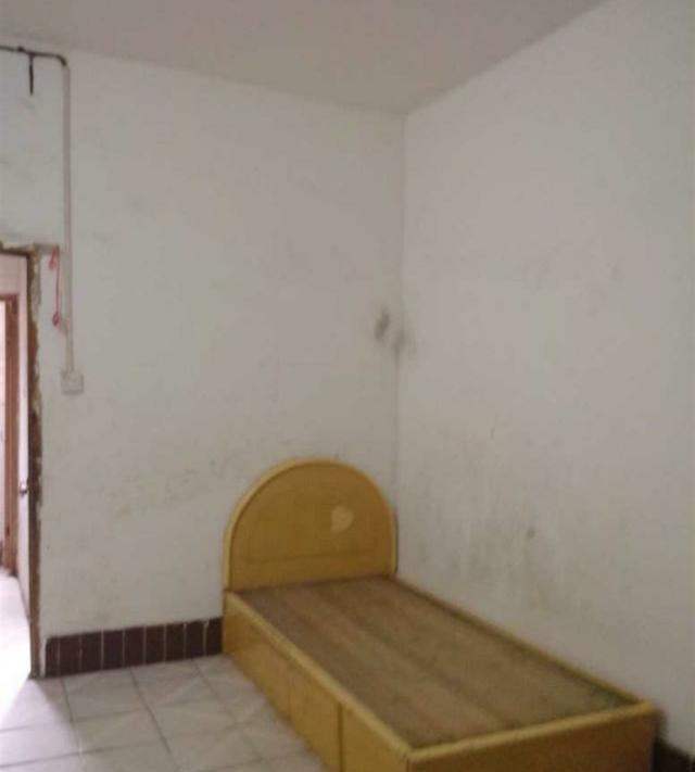 花500租的房子, 环境太差, 为女朋友“大改造”