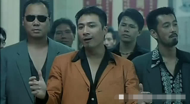 「发型」靓坤的平头, 乌鸦的二八分, 论古惑仔发型, 还是服山鸡的子弹头