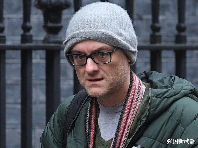 隔离：一觉醒来英国变天，首相确诊、女王隔离，首席顾问从后门逃窜！