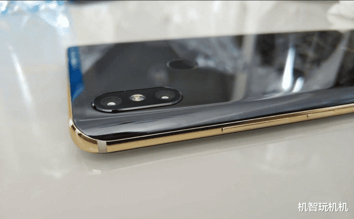 #小米科技#传说中消失的小米7真机现身!网友:终于知道被砍掉的原因了!