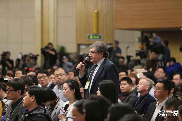 美国■死亡破4.2万！10万美国华人连夜回国，外交官霸气回怼美方无端指责