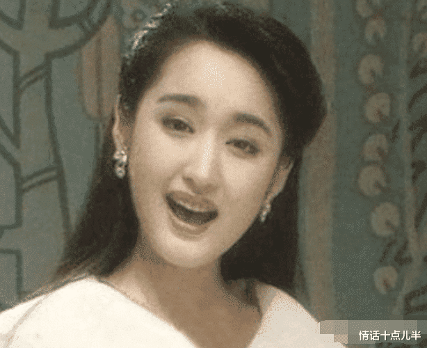杨钰莹@杨钰莹第一次上央视时，央视的编播人员被其美貌“吓到了”