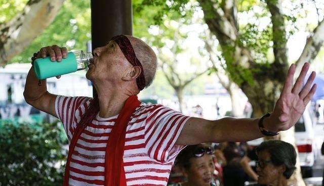 黑豆|警惕：三个喝水习惯，也许慢慢“摧毁”肾脏健康，请趁早改之