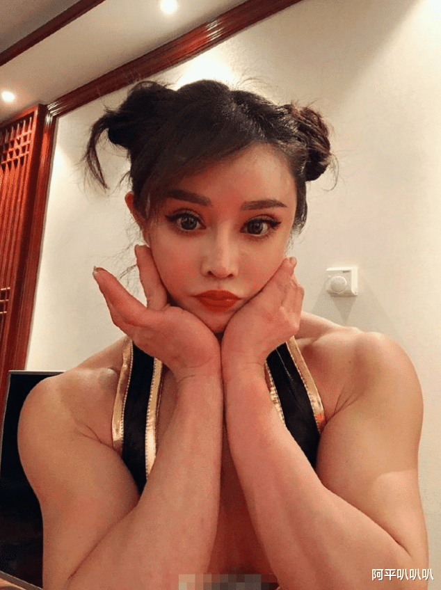 春丽|“真人版”网红春丽火了，颜值神似蔡依林，胳膊比你大腿还粗，还会喜欢她吗？