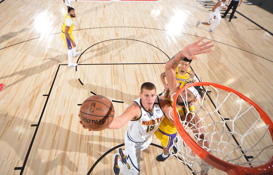 湖人队|詹姆斯1分，浓眉首节12+5打爆掘金内线，新援发威率队逆转12分